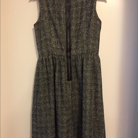 Perfect dress for work. worn a handful of times. - Picture 4 of 4